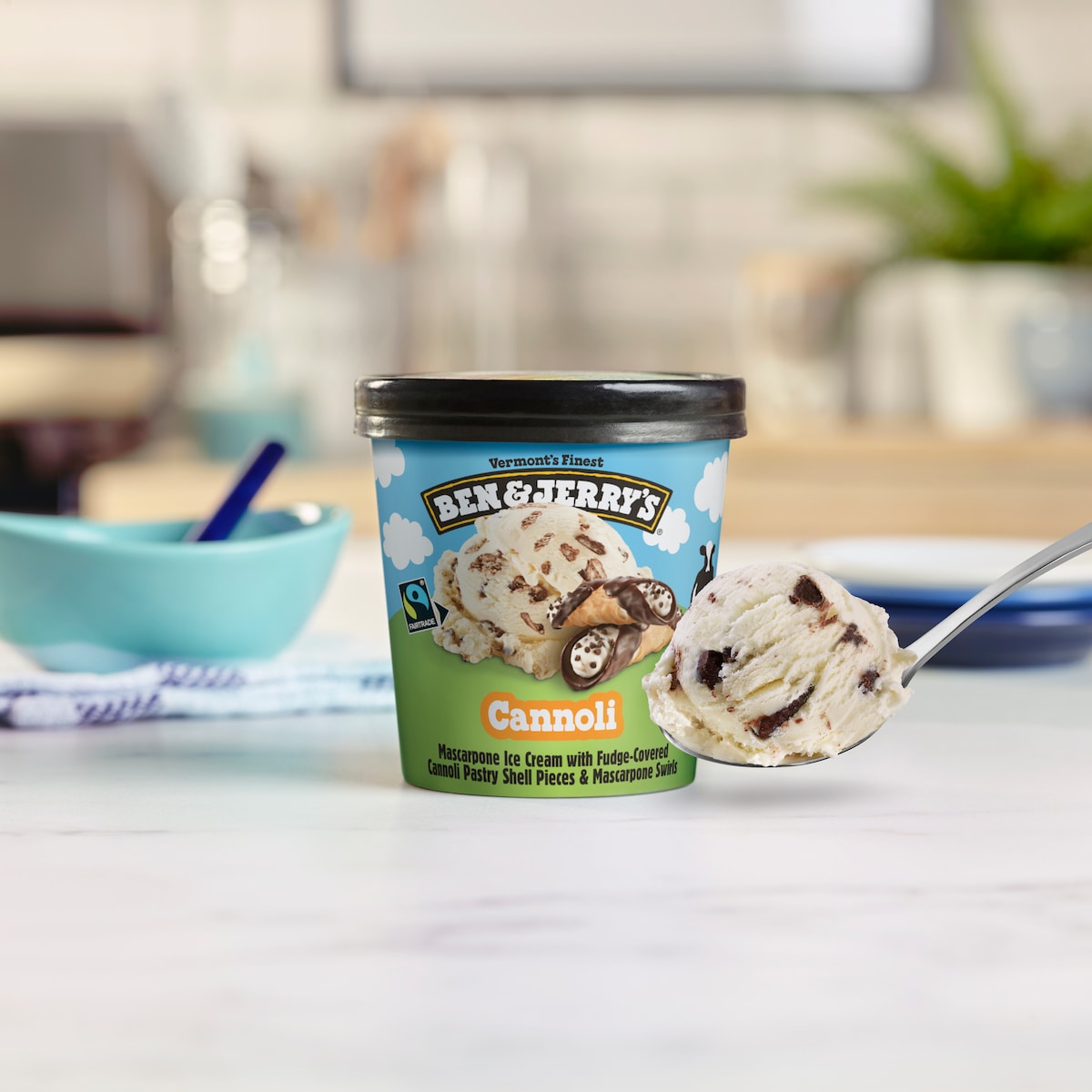 Cannoli Ice Cream - Pint 2 / 5