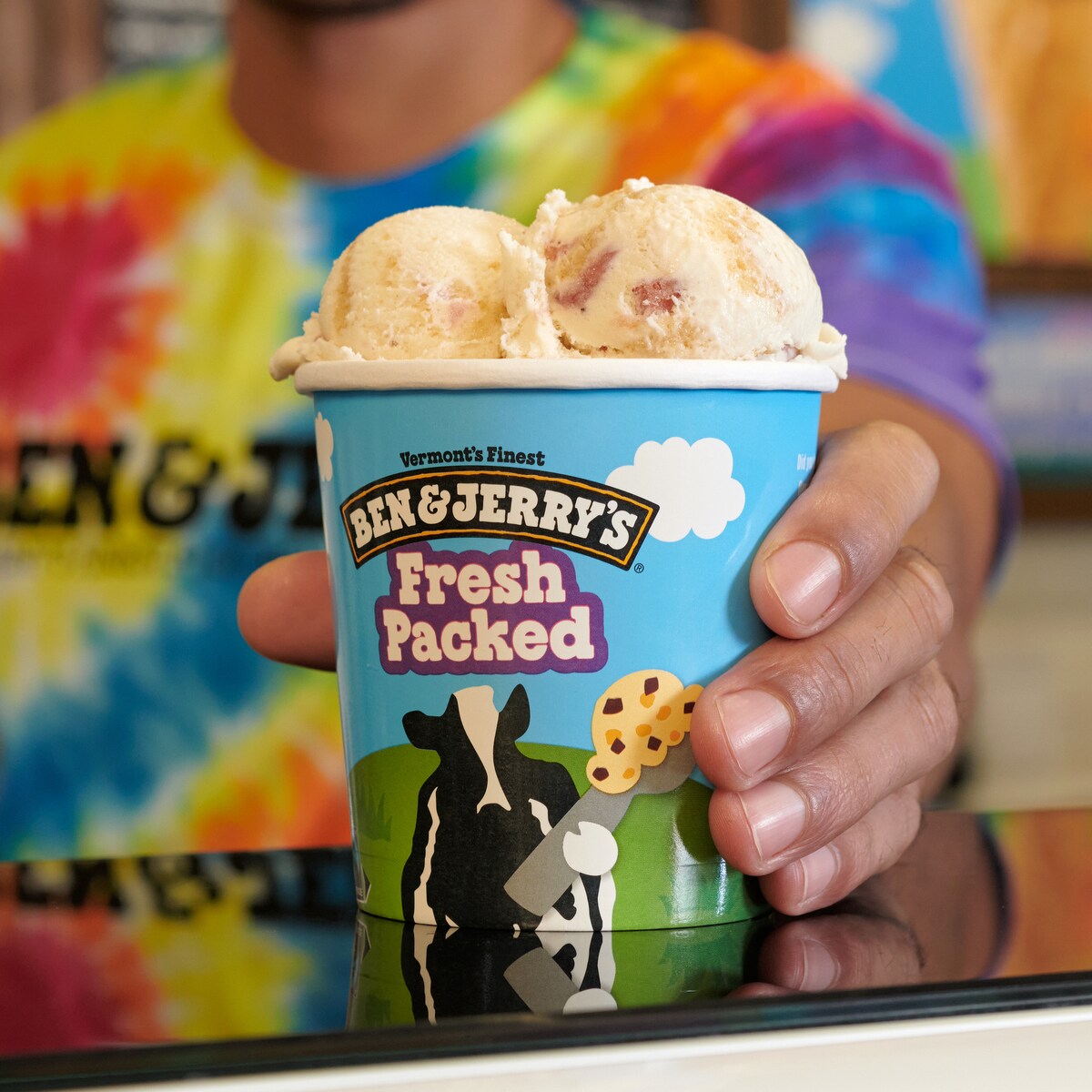 Strawberry Cheezecake Ice Cream - Bulk 3 / 3