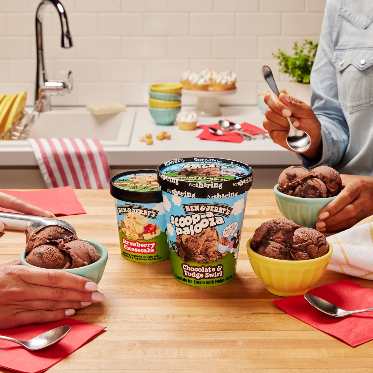 Chocolate & Fudge Swirl Scoop-apalooza - 28oz 3 / 8