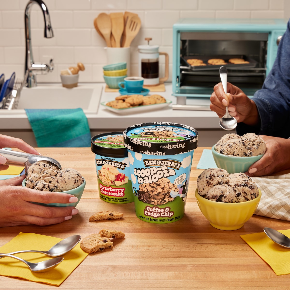 Coffee & Fudge Chip Scoop-apalooza - 28oz 2 / 7