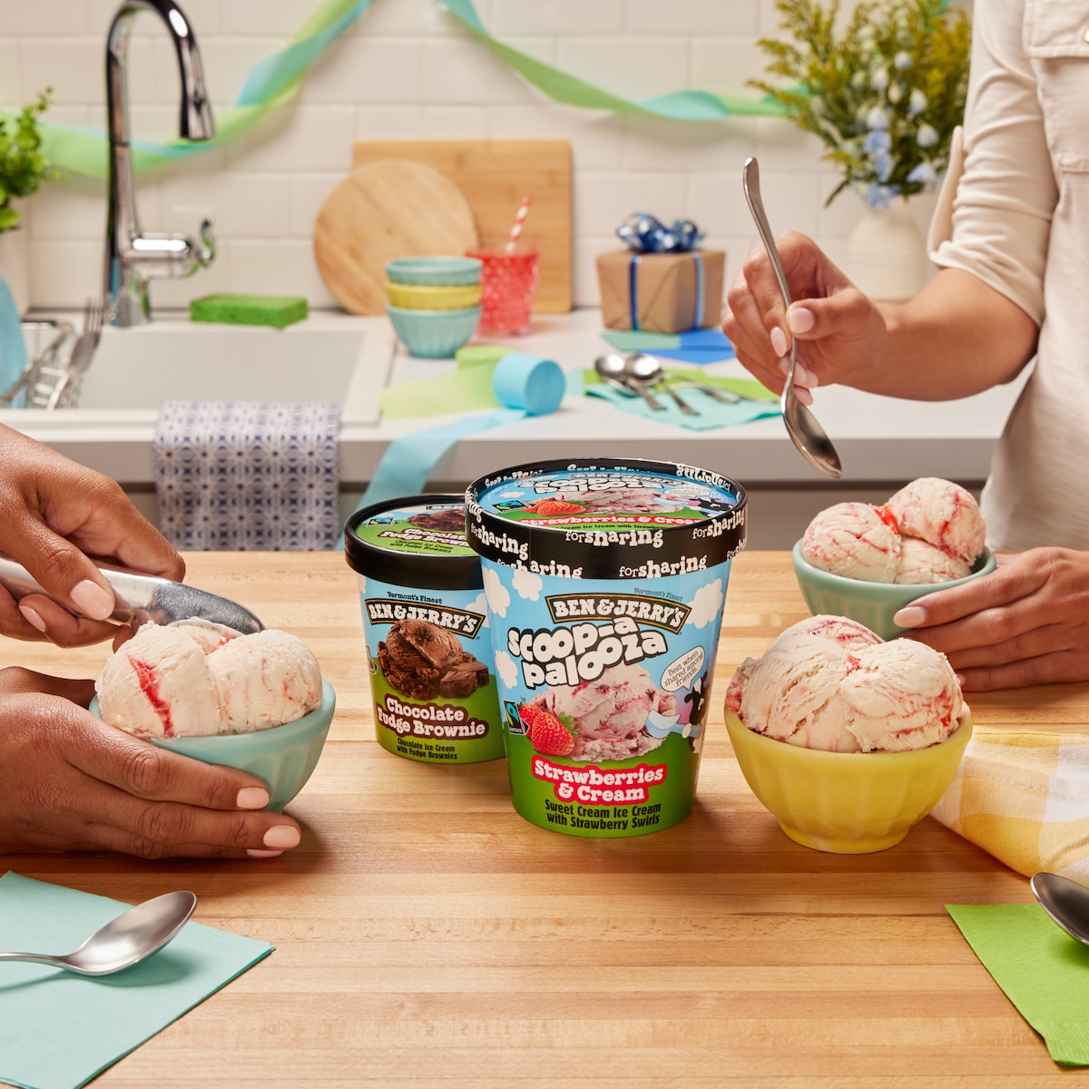 Strawberries & Cream Scoop-apalooza - 28oz 2 / 9