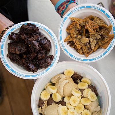 氷彫刻セットと糖度計、牛肉チョッパー How We Build Vermonster Sundaes | Ben & Jerry's