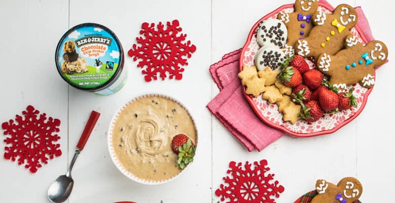 Cookies and dipping sauce