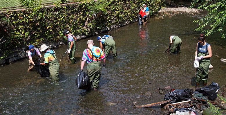 Volunteers cleaning up river